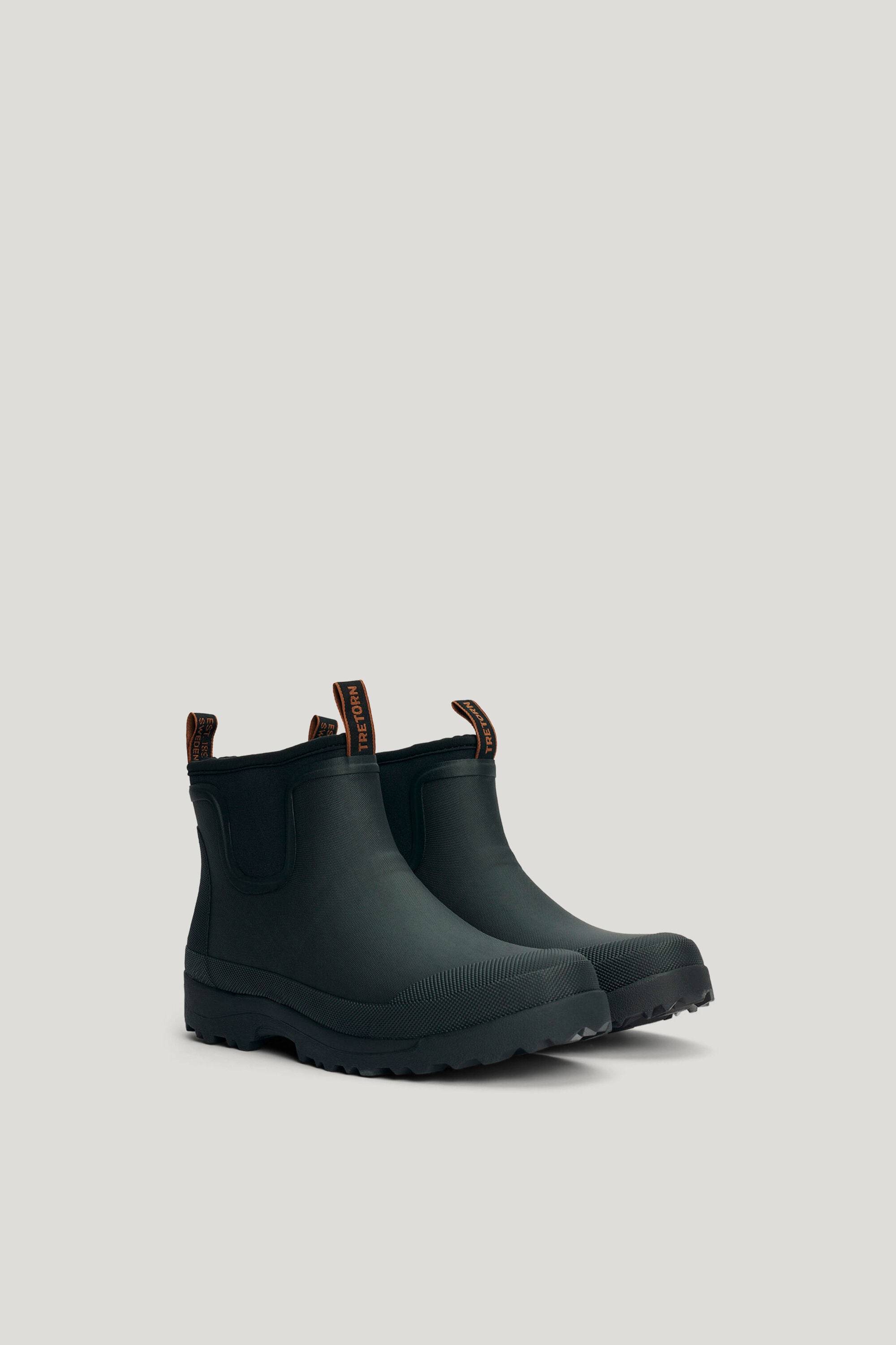 Terräng Low Neo Winter lined boot from Tretorn for men and women in the colour black.